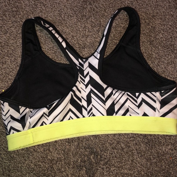 Nike Pro sports bra size Medium - Picture 2 of 2